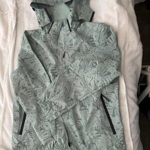 New camouflage hooded windproof jacket by Sela,  Small